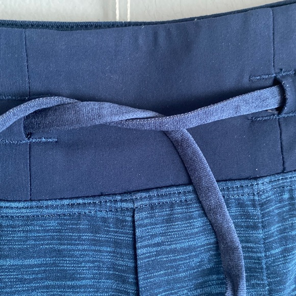 Lululemon T.H.E. Short 9" size s men’s 
Heathered  Iron Blue True Navy shorts - Picture 5 of 15